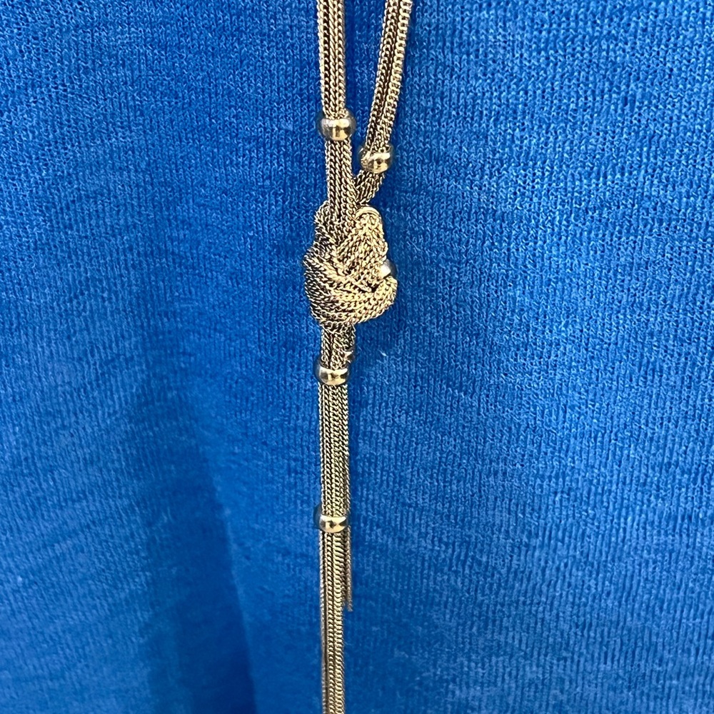 Elegant silver Knot Necklace